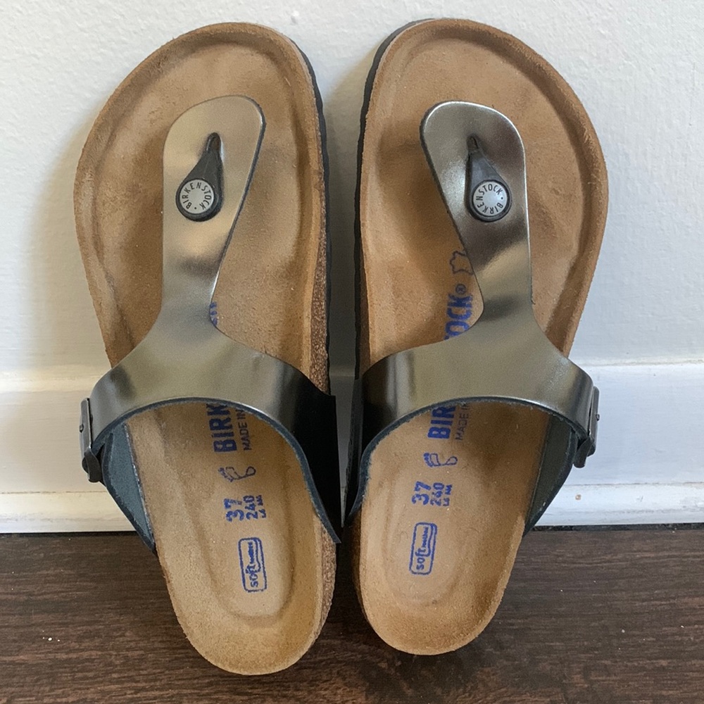 Gizeh Birkenstock gun metal patent. US size 6-6.5 regular/wide.